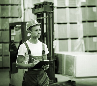 Operations dashboard and shipment tracking workflow